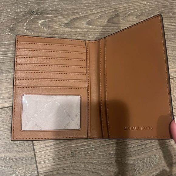 Michael Kors Passport Holder - Picture 2 of 3